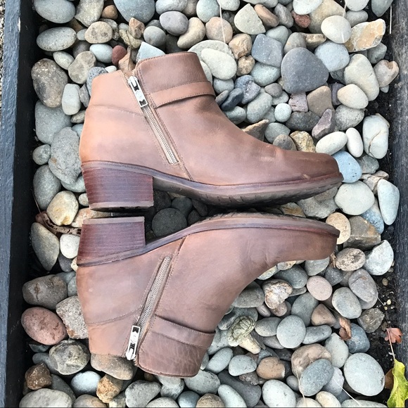 UGG Bellamy brown leather sheepskin lined ankle boots. Sz 9 - Picture 4 of 13